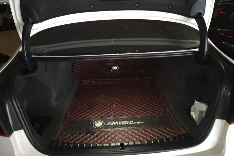 Used BMW 5 Series 2019 Facelifted 530Li Leading Edition M Sport Package Trunk