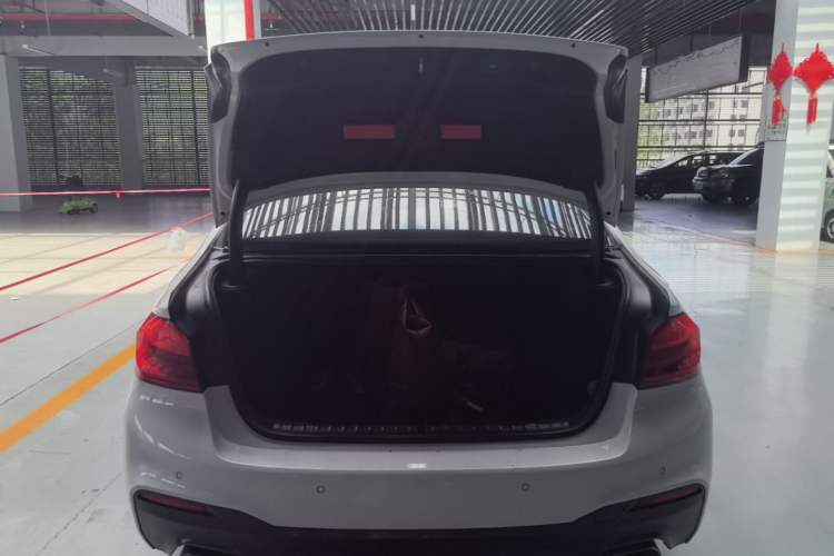 Used BMW 5 Series 2019 525Li M Sport Package Trunk