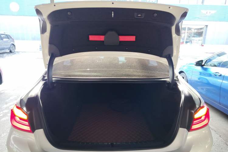 Used BMW 5 Series 2019 530Li xDrive Luxury Package Trunk