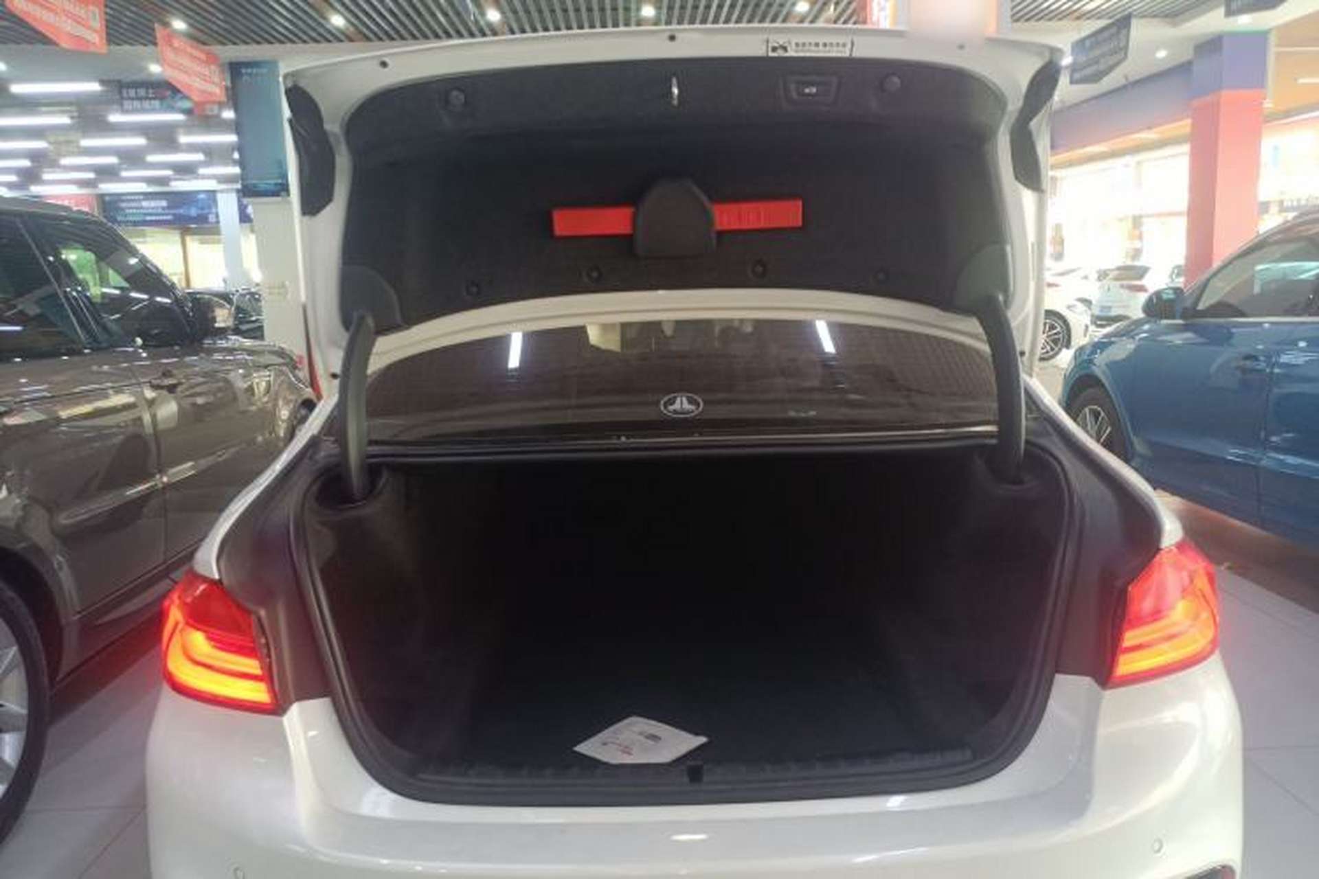 Used BMW 5 Series 2019 530Li Leading Model M Sport Package Trunk
