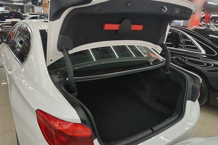 Used BMW 5 Series 2019 530Li xDrive Luxury Package Trunk