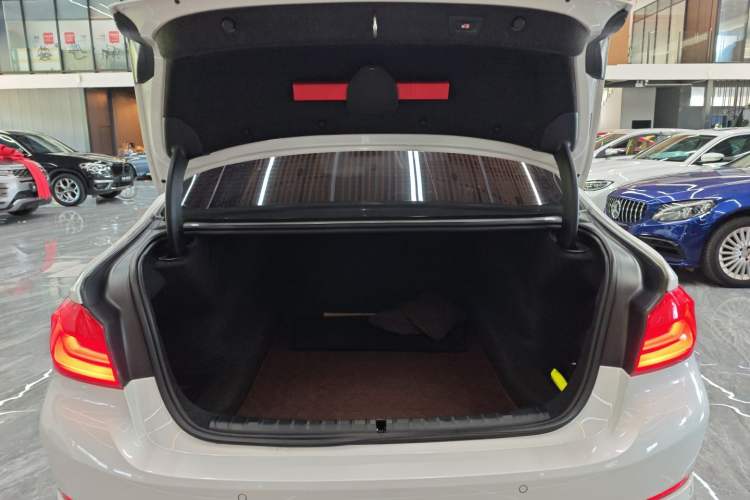 Used BMW 5 Series 2019 530Li xDrive Luxury Package Trunk