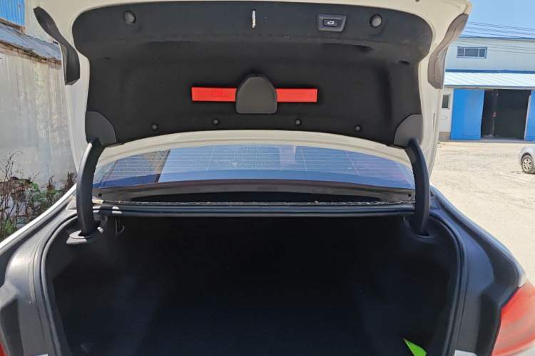 Used BMW 5 Series 2019 525Li Luxury Package Trunk