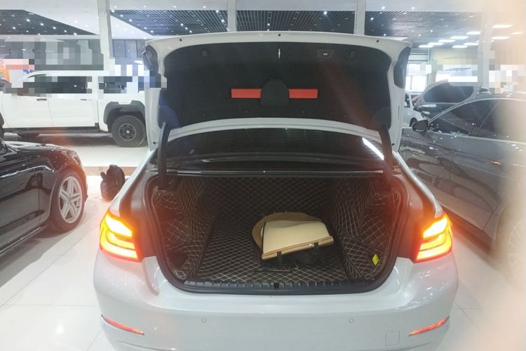 Used BMW 5 Series 2019 525Li Luxury Package Trunk