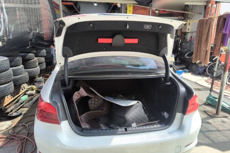 Used BMW 5 Series 2019 530Li Leading Model Luxury Package Trunk