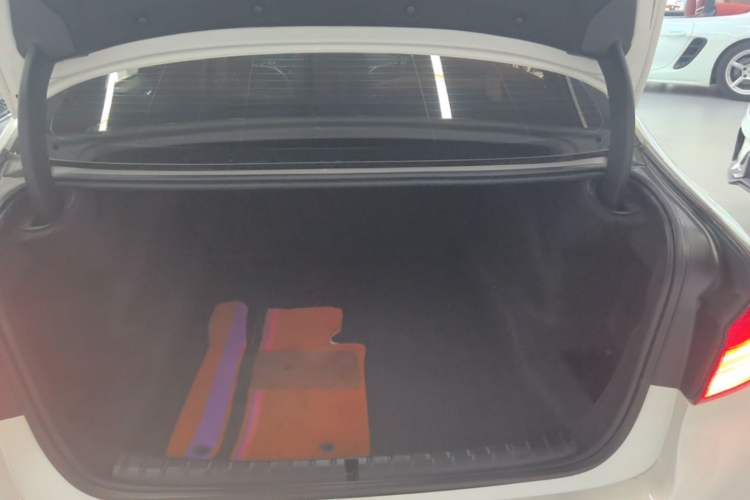Used BMW 5 Series 2019 530Li Leading Model M Sport Package Trunk