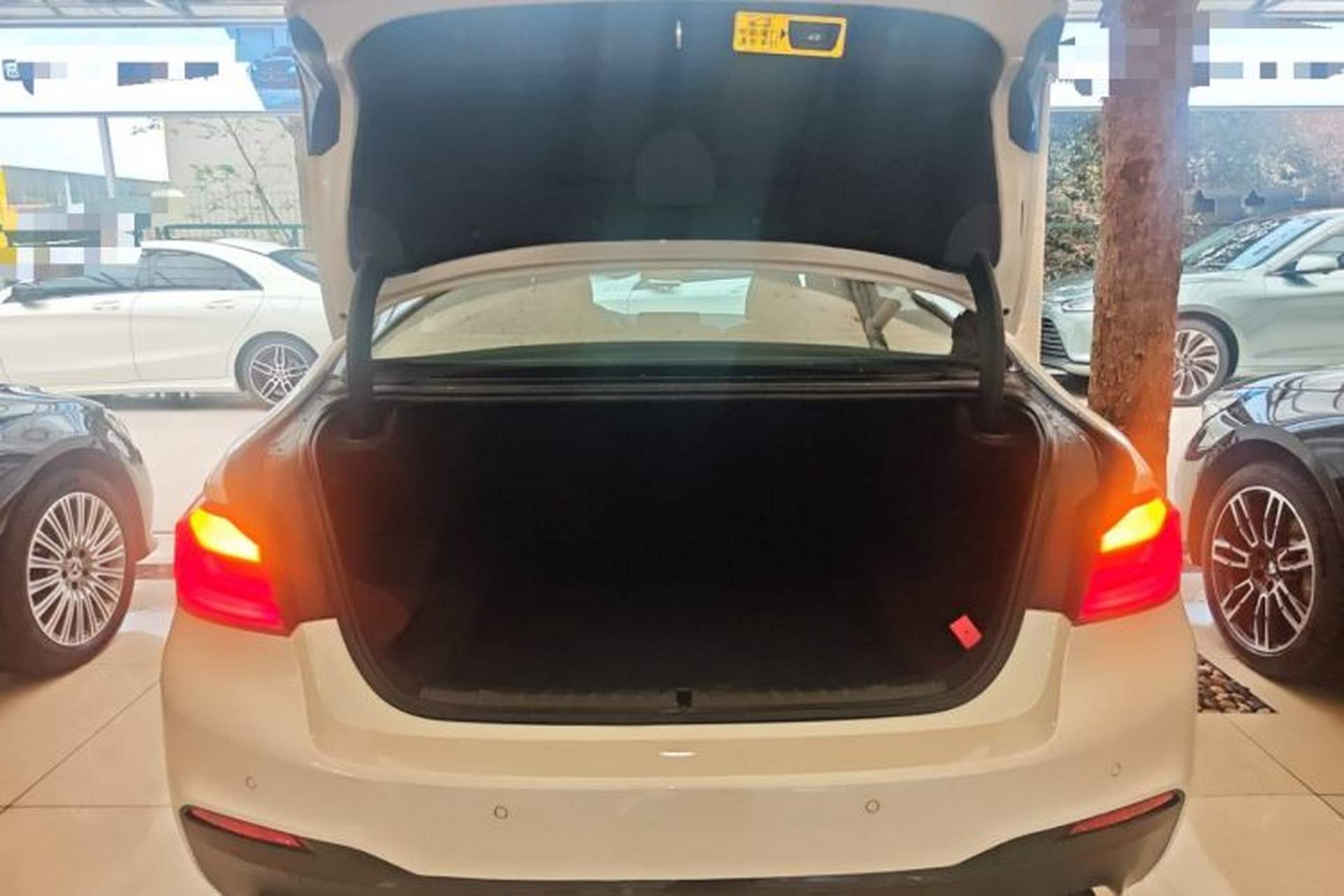 Used BMW 5 Series 2019 525Li M Sport Package Trunk