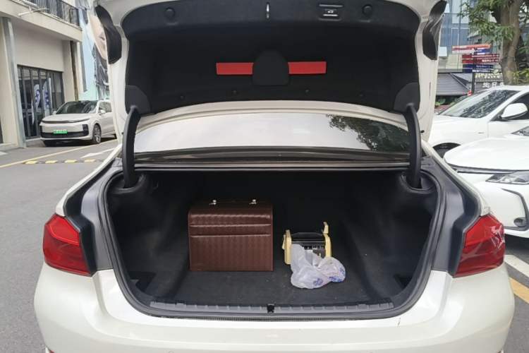 Used BMW 5 Series 2019 530Li Leading Model Luxury Package Trunk