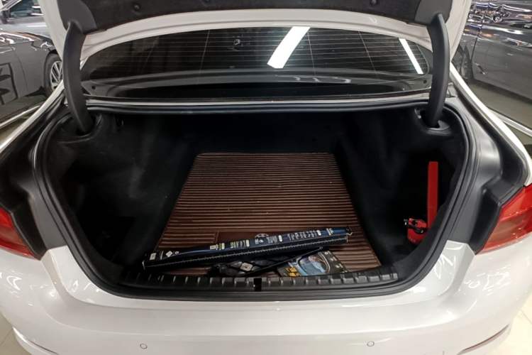Used BMW 5 Series 2019 530Li Leading Model Luxury Package Trunk