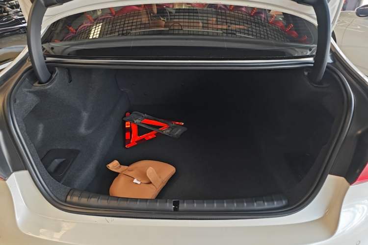 Used BMW 5 Series 2019 530Li Leading Model M Sport Package Trunk