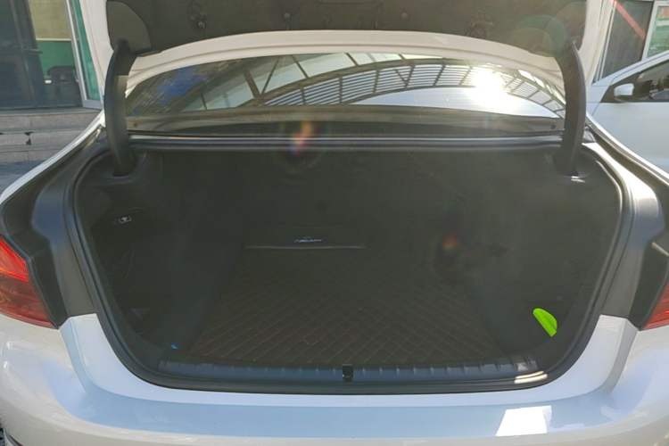 Used BMW 5 Series 2019 525Li Luxury Package Trunk