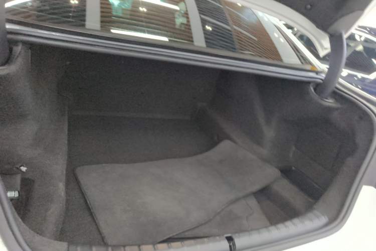 Used BMW 5 Series 2019 Facelifted 530Li Leading Edition M Sport Package Trunk