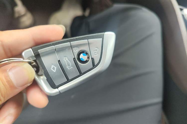 Used BMW 5 Series 2019 530Li xDrive Luxury Package Vehicle Key