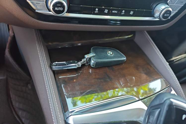 Used BMW 5 Series 2019 Facelifted 525Li Luxury Package Vehicle Key