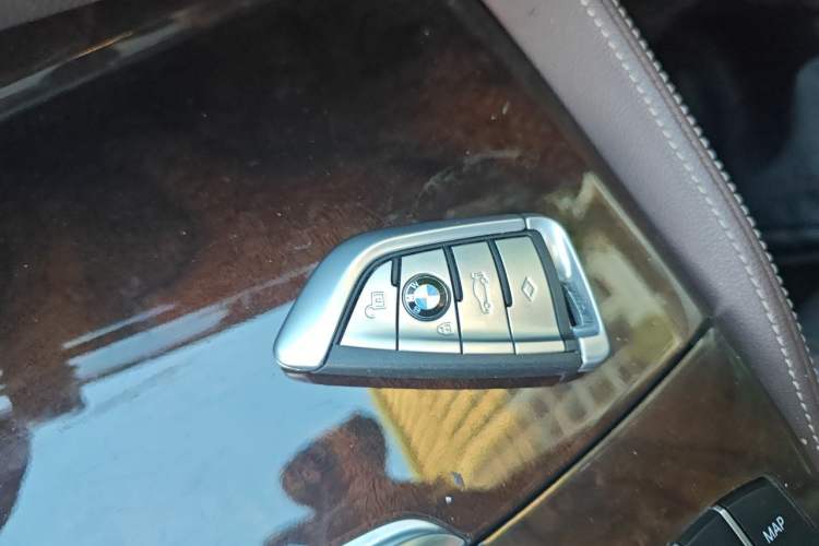 Used BMW 5 Series 2019 Facelifted 525Li Luxury Package Vehicle Key