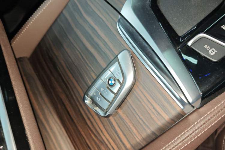 Used BMW 5 Series 2019 530Li xDrive Luxury Package Vehicle Key