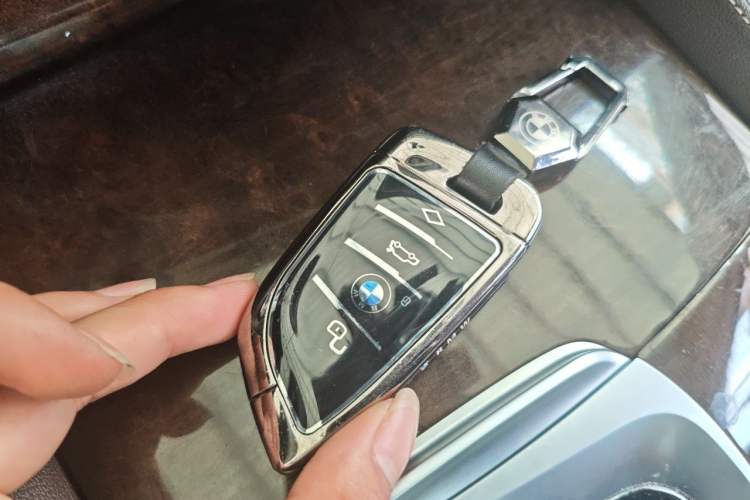 Used BMW 5 Series 2019 Facelifted 525Li Luxury Package Vehicle Key