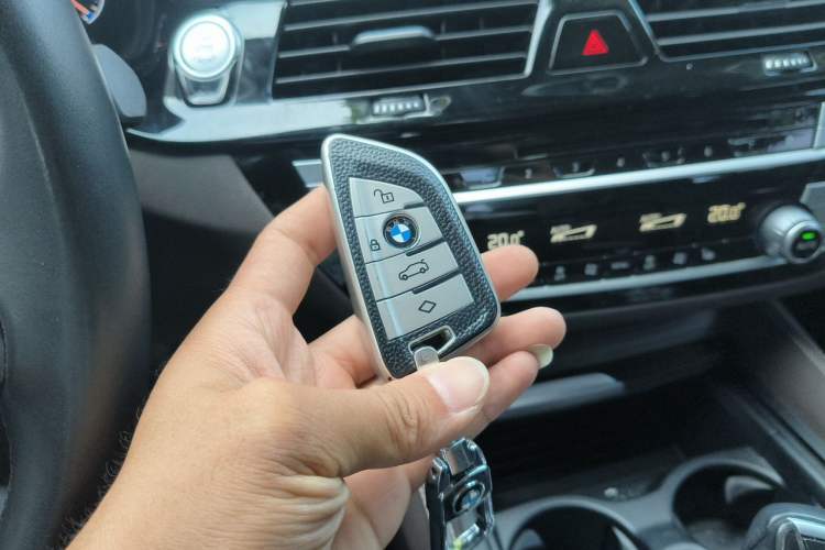 Used BMW 5 Series 2019 Facelifted 530Li Leading Edition Luxury Package Vehicle Key