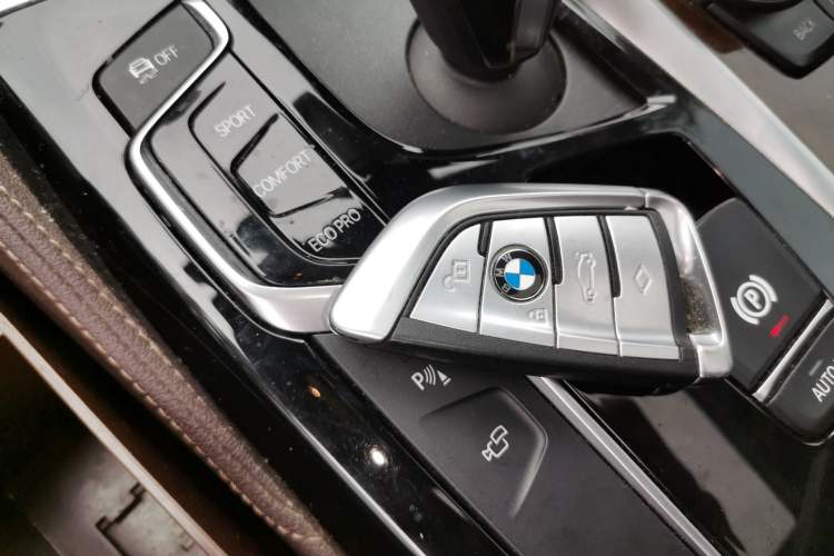 Used BMW 5 Series 2019 Facelifted 525Li Luxury Package Vehicle Key