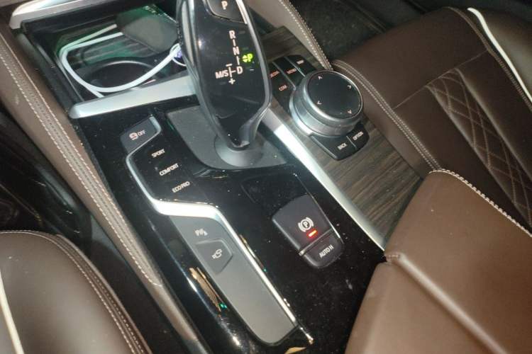 Used BMW 5 Series 2019 Facelifted 530Li Leading Edition Luxury Package Vehicle Key