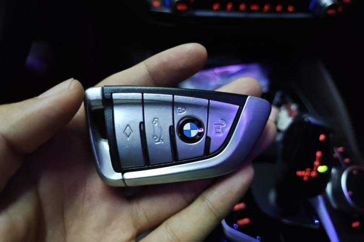 Used BMW 5 Series 2019 530Li Leading Model Luxury Package Vehicle Key