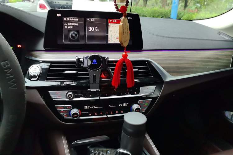 Used BMW 5 Series 2019 530Li Leading Model Luxury Package Audio And AC Panel