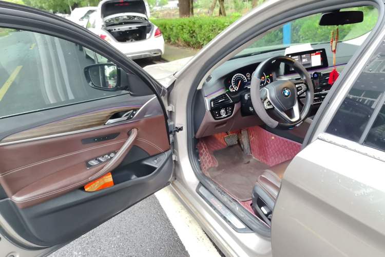 Used BMW 5 Series 2019 530Li Leading Model Luxury Package Driver Seat