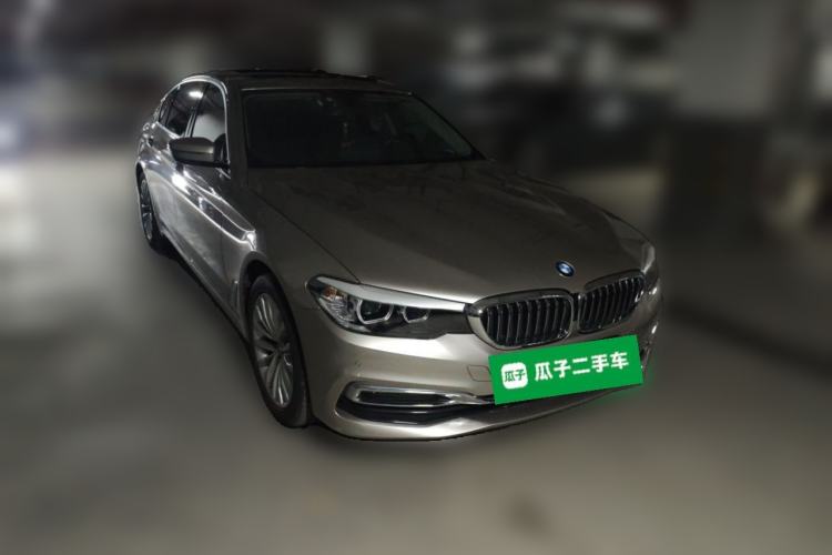 Used BMW 5 Series 2019 525Li Luxury Package Front Right 45 Deg