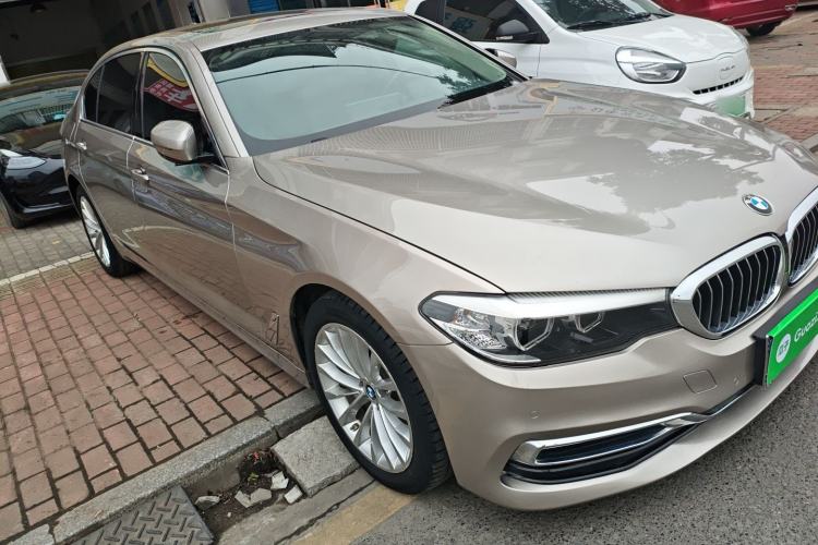 Used BMW 5 Series 2019 Facelifted 530Li Leading Edition Luxury Package Front Right 45 Deg