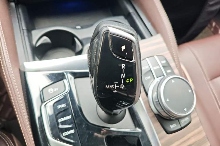 Used BMW 5 Series 2019 Facelifted 530Li Leading Edition Luxury Package Gear Lever
