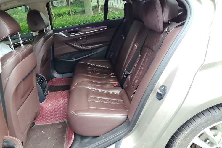 Used BMW 5 Series 2019 530Li Leading Model Luxury Package Left Rear Seat
