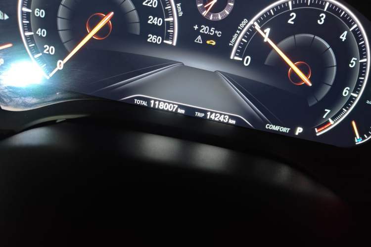Used BMW 5 Series 2019 530Li Leading Model Luxury Package Odometer Close Up
