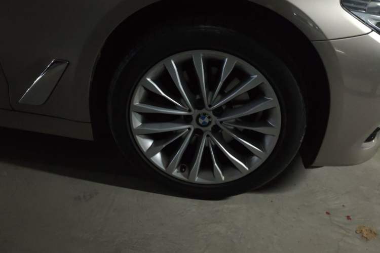 Used BMW 5 Series 2019 525Li Luxury Package Right Front Wheel Hub