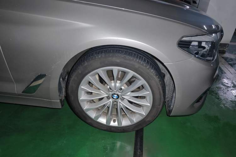 Used BMW 5 Series 2019 530Li Leading Model Luxury Package Right Front Wheel Hub