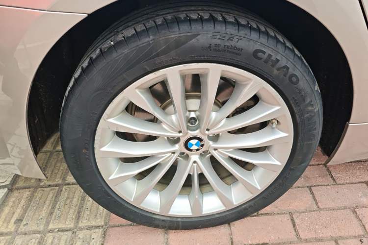Used BMW 5 Series 2019 Facelifted 530Li Leading Edition Luxury Package Right Rear Wheel Hub