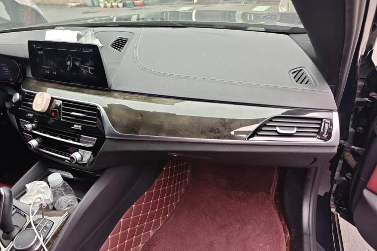 Used BMW 5 Series 2020 530Li Leading Model M Sport Package Audio And AC Panel