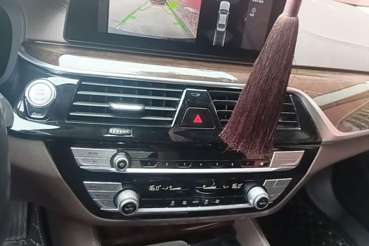 Used BMW 5 Series 2020 525Li Luxury Package Audio And AC Panel