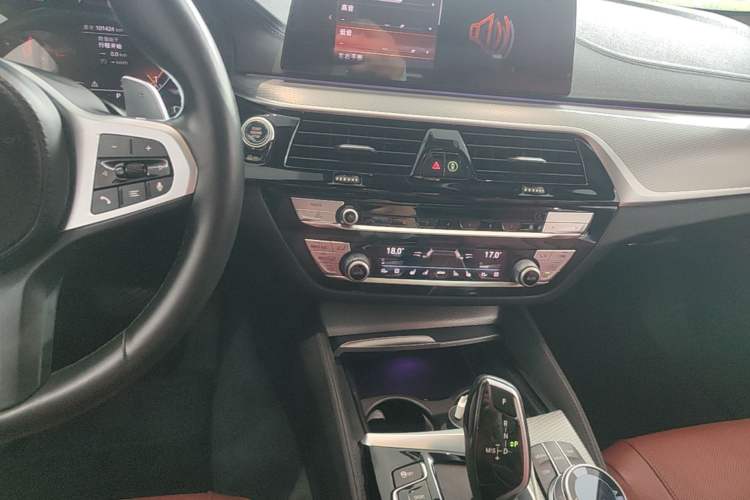 Used BMW 5 Series 2020 530Li Luxury Edition M Sport Package Audio And AC Panel