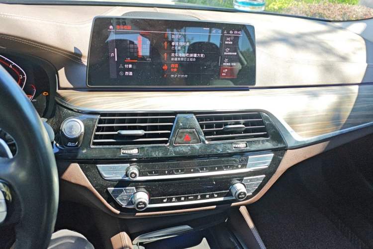 Used BMW 5 Series 2020 530Li Leading Edition Luxury Package Audio And AC Panel