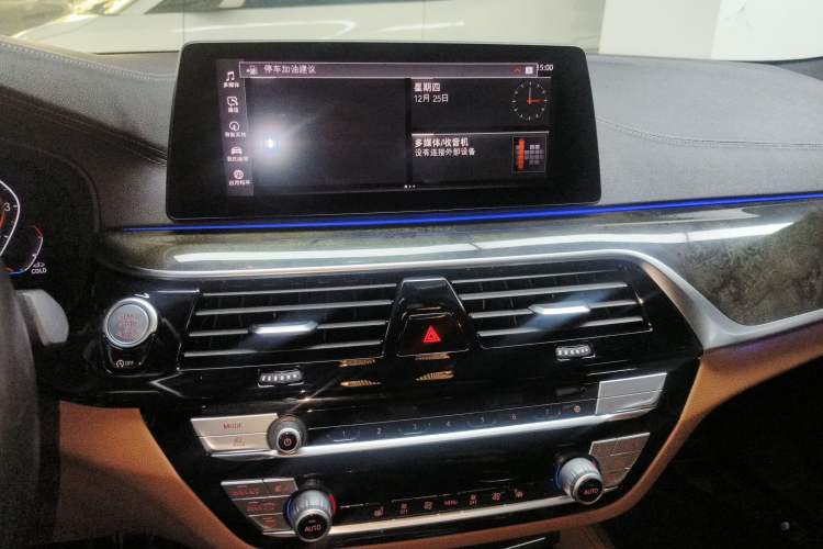 Used BMW 5 Series 2020 530Li Leading Model M Sport Package Audio And AC Panel