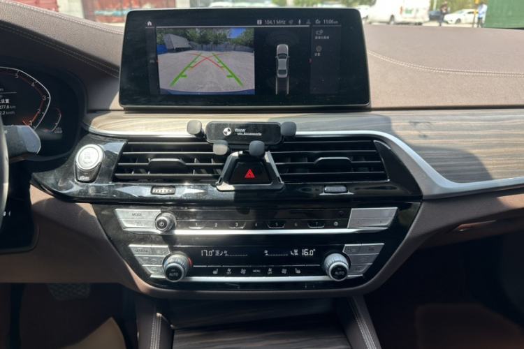 Used BMW 5 Series 2020 530Li Leading Edition Luxury Package Audio And AC Panel