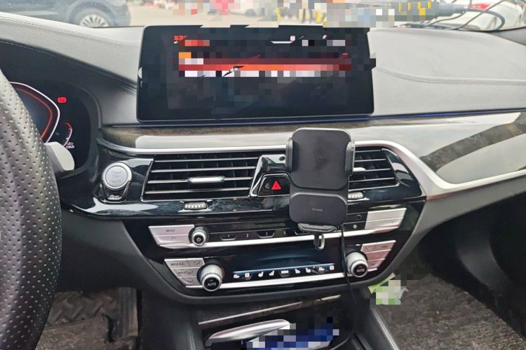 Used BMW 5 Series 2020 530Li Luxury Edition M Sport Package Audio And AC Panel