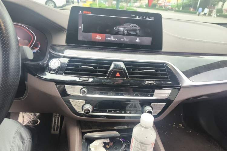 Used BMW 5 Series 2020 525Li M Sport Package Audio And AC Panel