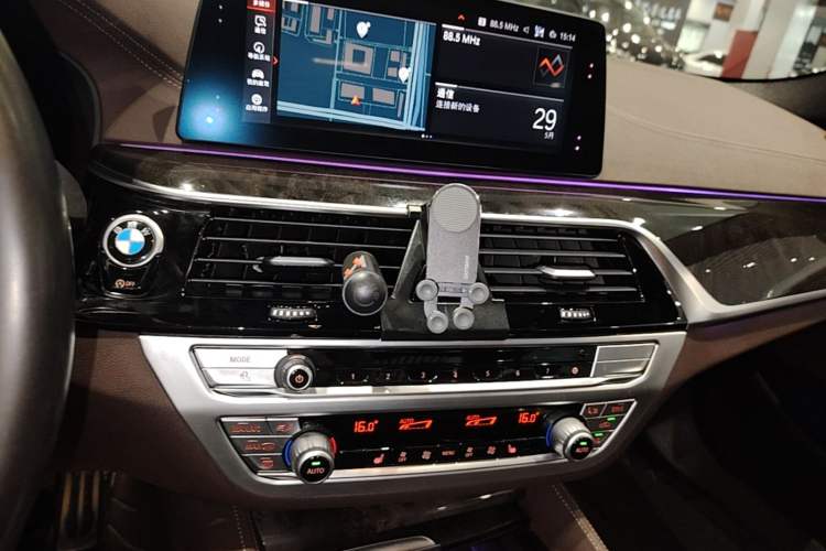 Used BMW 5 Series 2020 525Li M Sport Package Audio And AC Panel