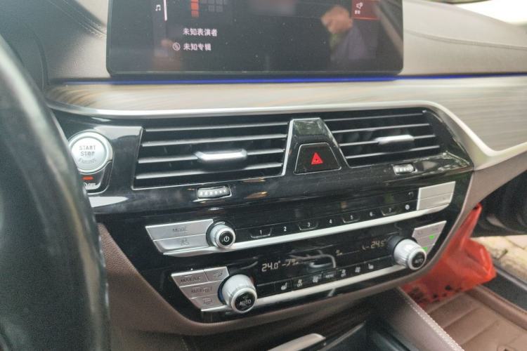 Used BMW 5 Series 2020 530Li Leading Edition Luxury Package Audio And AC Panel