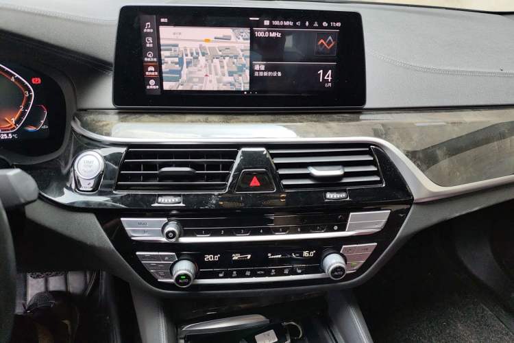 Used BMW 5 Series 2020 530Li Leading Model M Sport Package Audio And AC Panel