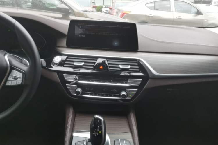 Used BMW 5 Series 2020 530Li Leading Edition Luxury Package Audio And AC Panel