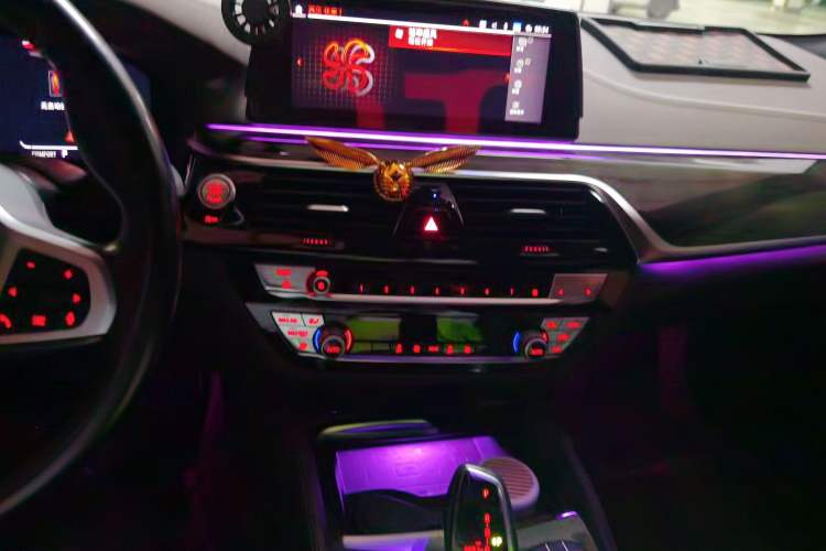 Used BMW 5 Series 2020 525Li M Sport Package Audio And AC Panel