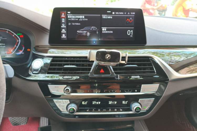 Used BMW 5 Series 2020 525Li Luxury Package Audio And AC Panel