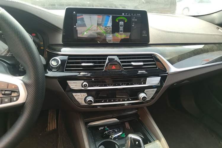 Used BMW 5 Series 2020 525Li M Sport Package Audio And AC Panel